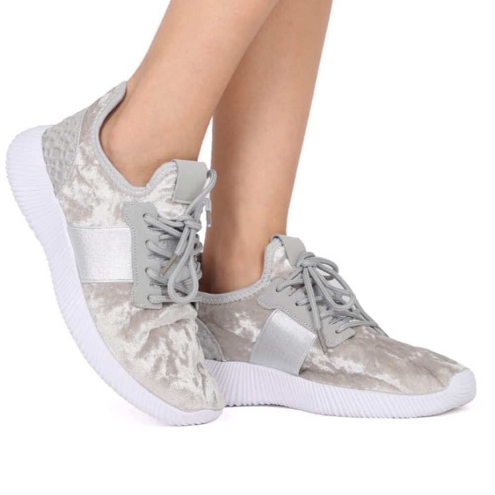 Velvet tennis shoes